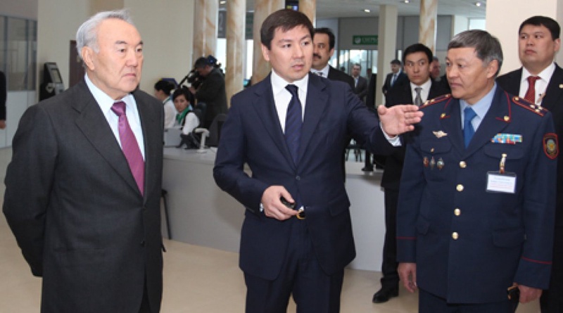 Президент Казахстана Нурсултан Назарбаев посетил специализированный ЦОН, открывшийся в Алатауском районе Алматы. Фото ©Ярослав Радловский