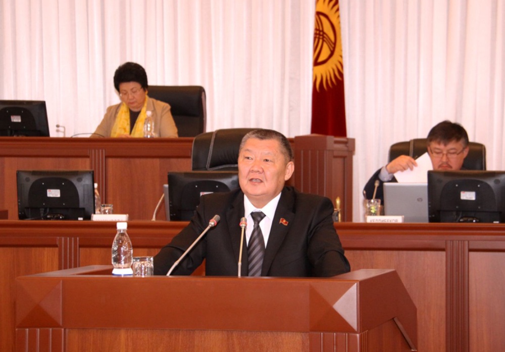 Председатель комитета парламента Киргизии по обороне и безопасности Токон Мамытов. Фото ©kenesh.kg