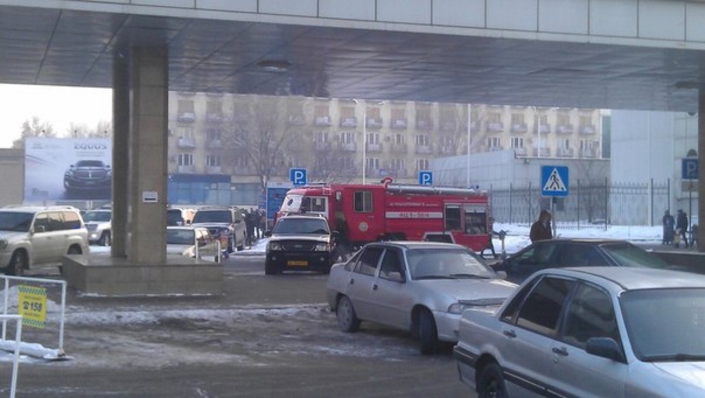 Службы спасения в аэропорту Алматы. Фото Faris Darbayev©