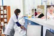 Минздрав: Поликлиники должны принимать анализы в течение всего дня