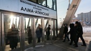 На новой станции метро "Алма-Атинская" в Москве пассажир упал на рельсы