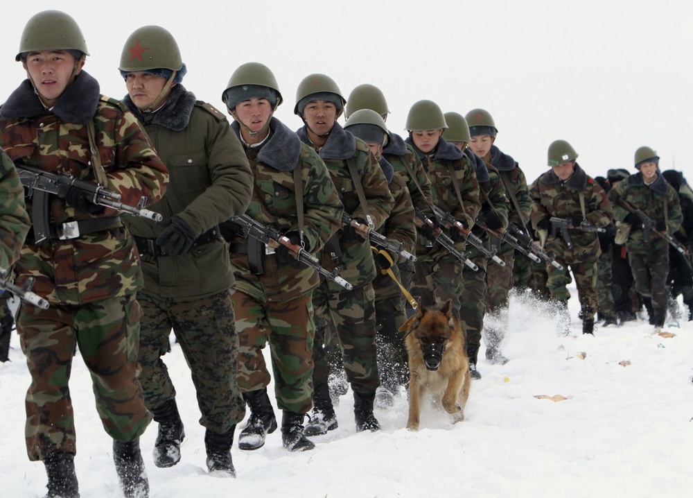 Кыргызские солдаты. Фото REUTERS/Vladimir Pirogov©