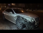 Bentley разбился в центре Алматы