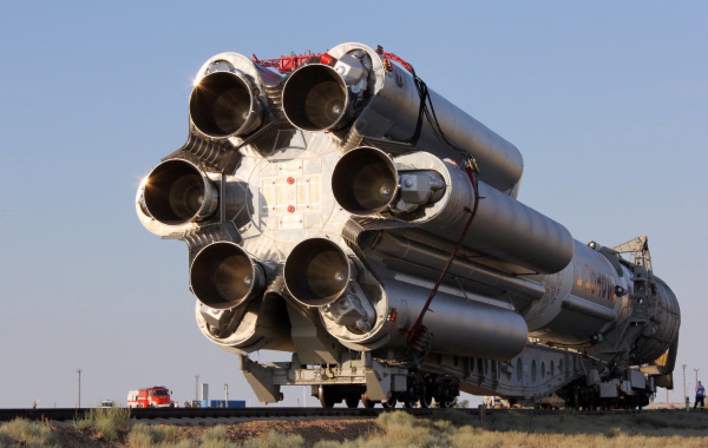 Вывоз ракеты "Протон-М" на стартовый комплекс космодрома Байконур. Фото РИА Новости©