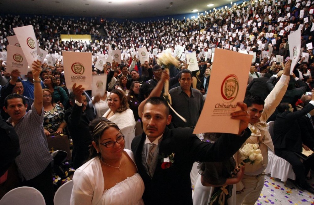 Самая массовая в истории Мексики свадьба прошла в столице страны.
Фото с сайта mail.ru