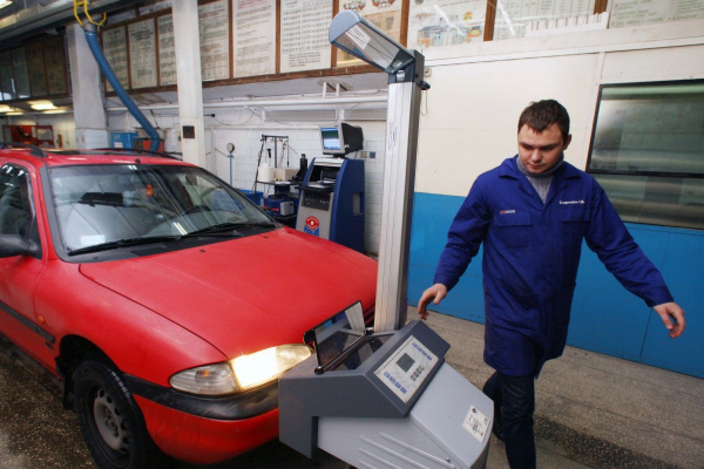 Технический осмотр автомобилей. Фото ©РИА Новости