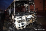 Восемь машин и автобус сгорели за одну ночь в Актау