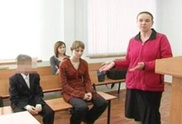Жительница Уральска научила соседского пятиклассника пить и курить