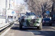 Захватчик 4 заложниц в Астрахани просит кока-колу и пиццу