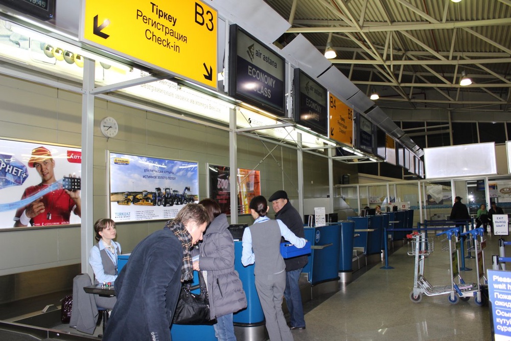 Стойки регистрации в зале внутренних вылетов аэропорта Алматы. ©Роза Есенкулова