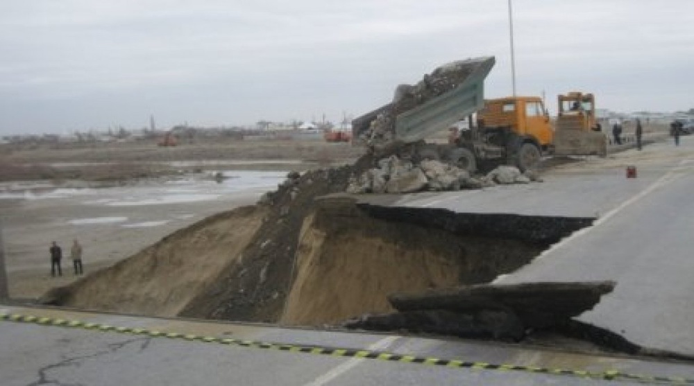 Обрушение моста произошло в Кызылординской области. Фото ©Пресс-служба МЧС РК