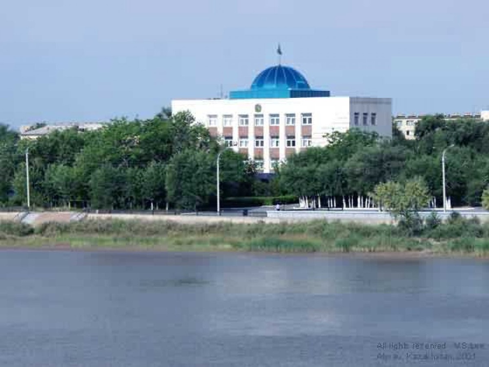  Здание акимата Атырау. Фото с сайта atyrau-city.kz