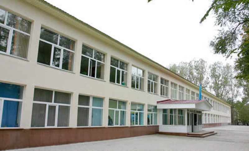 Корпус школы-интерната имени О.Жаутыкова. Фото с сайта fizmat.kz