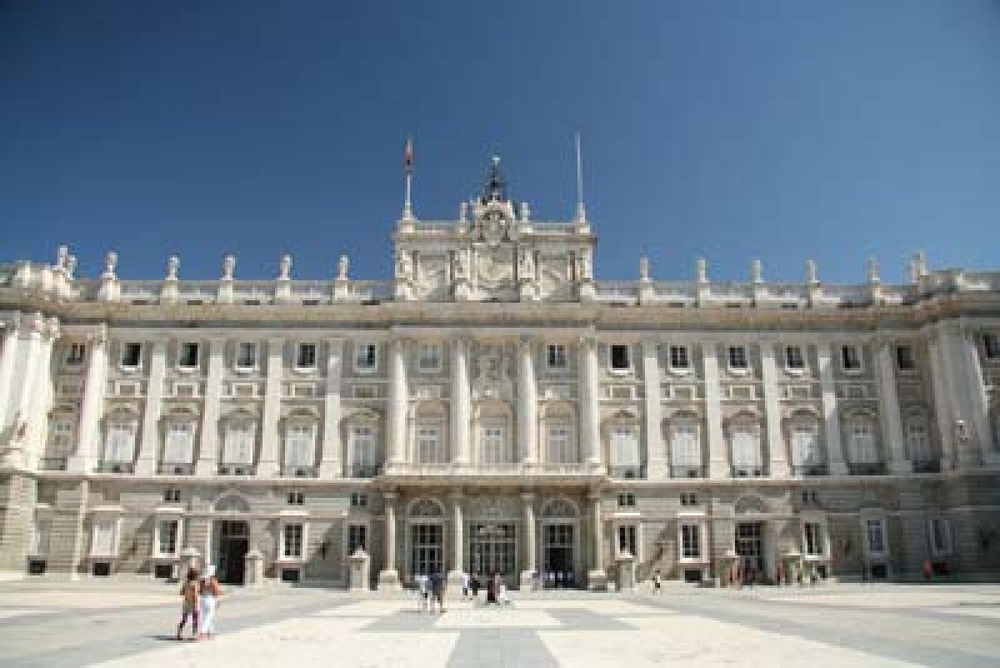 Королевский дворец в Мадриде. Фото с сайта spainproject.ru