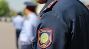 Мужчина угрожал покончить с собой возле здания ДВД Алматы