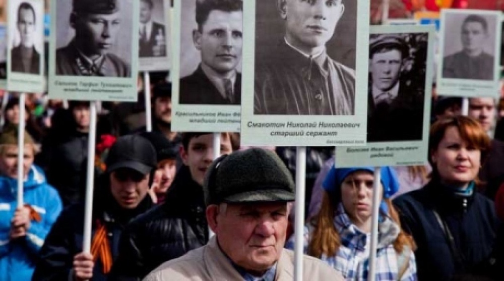 Марш памяти с портретами фронтовиков ВОВ. Фото с сайта moypolk.ru