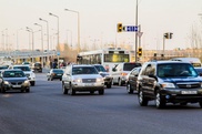 Более 7 тысяч столичных водителей наказаны за выброс мусора на дорогу