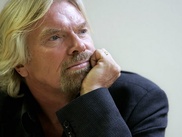 Британский миллиардер на день стал стюардессой авиакомпании AirAsiа