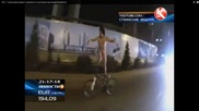 Голый велосипедист прокатился по центру Шымкента