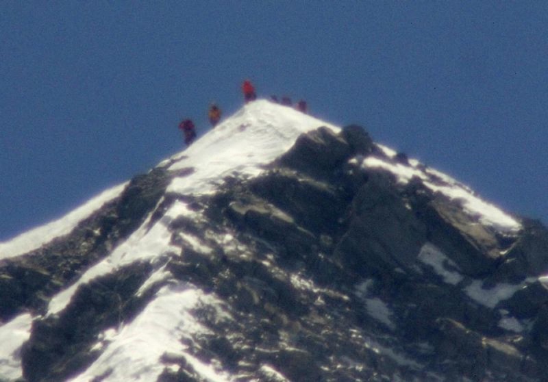 Японец Юитиро Миура на вершине Эвереста. Фото REUTERS/Kyodo©