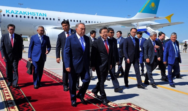 Назарбаев прибыл с визитом в Кыргызстан. Фото Сабыр Айылчиев©