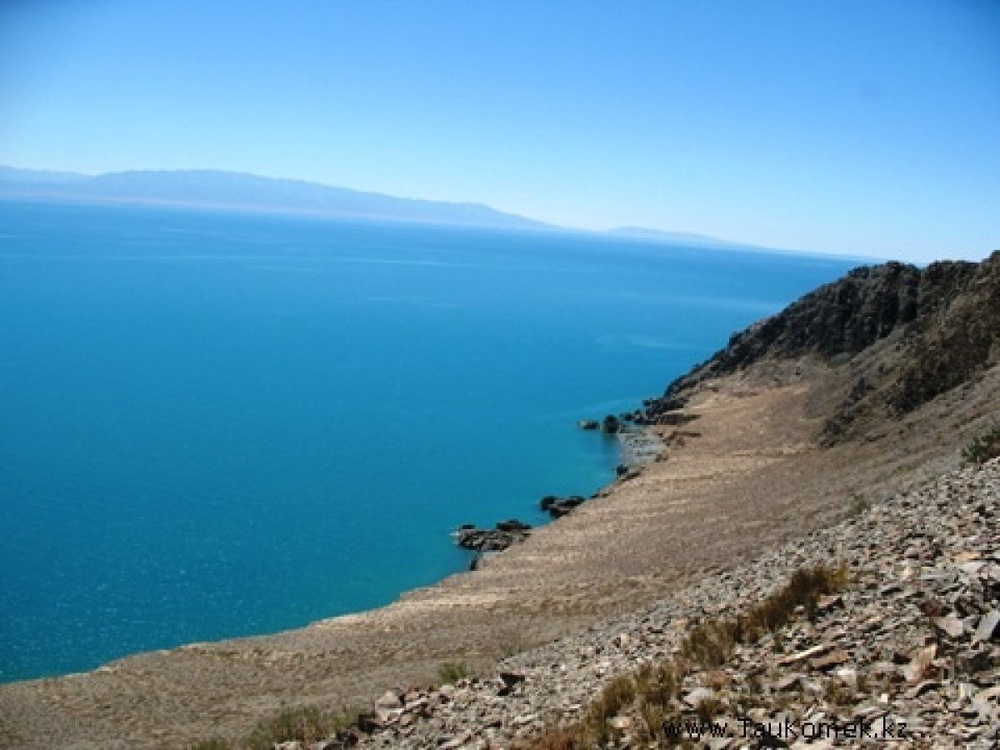 Озеро Алаколь. Фото с сайта taukomek.kz