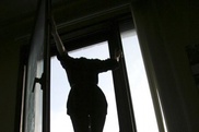 Школьница выбросилась с третьего этажа в Караганде