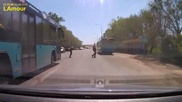 Автобус едва не сбил мужчину в Караганде