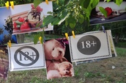 Фото с пометкой 18+ развесили в Центральном парке Семея
