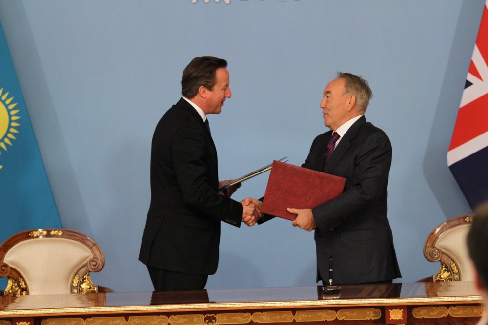 Президент Казахстана Нурсултан Назарбаев и премьер-министр Великобритании Дэвид Кэмерон (слева). Фото Марат Абилов