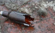 На полицейского напали с разбитой бутылкой в Астане