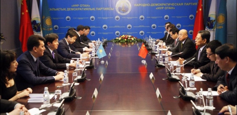 Актив НДП "Нур Отан" на встрече с делегацией Коммунистической партии Китая. Фото ©nurotan.kz