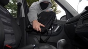 40 тысяч долларов украли из салона авто в Алматы