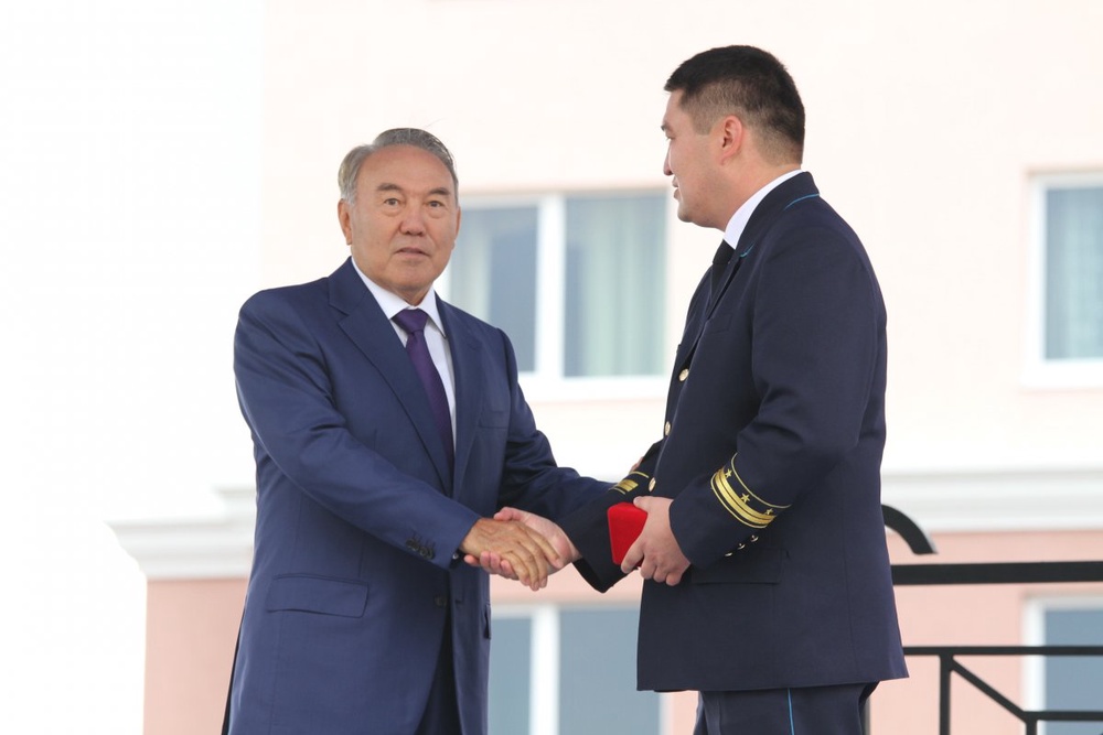 Нурсултан Назарбаев принял участие в церемонии вручения ключей от квартир. Фото Марат Абилов©