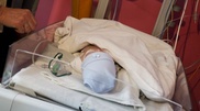 Врачи спасли выброшенную в пакете новорожденную девочку в Рудном