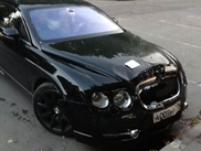 Новый Bentley разбили за неправильную парковку жители Петербурга