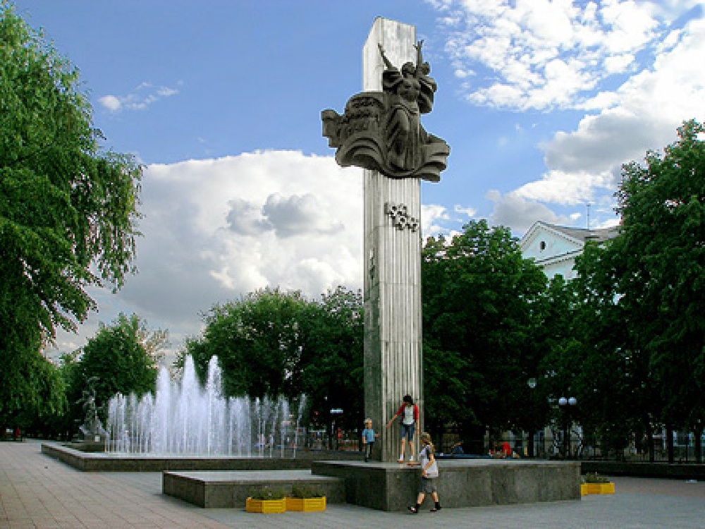 город Луганск. Фото с сайта http://lugacity.at.ua/