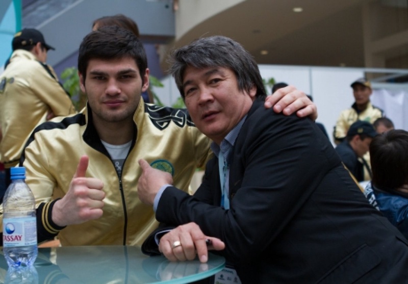 Филипп Хргович (слева) остался в Astana Arlans еще на один сезон. Фото ©worldseriesboxing.com
