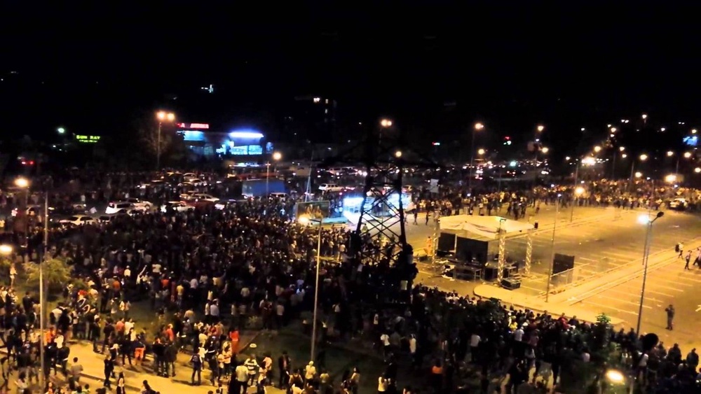 Беспорядки на концерте в ТЦ "Прайм Плаза". Кадр видео с сайта youtube.com