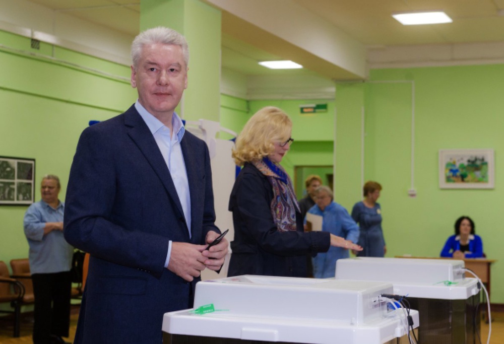 Сергей Собянин на избирательном участке. Фото ©РИА Новости