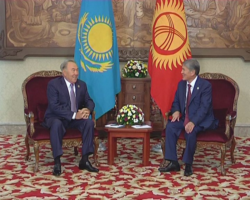Президент Казахстана Нурсултан Назарбаев провел встречу с главой Кыргызстана Алмазбеком Атамбаевым 