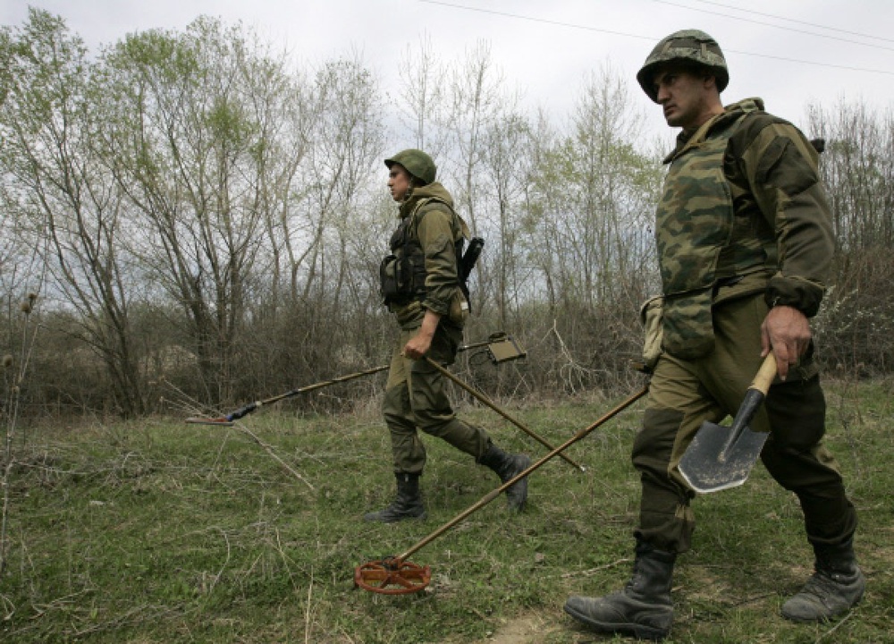 Разминирование территории. Фото ©РИА Новости