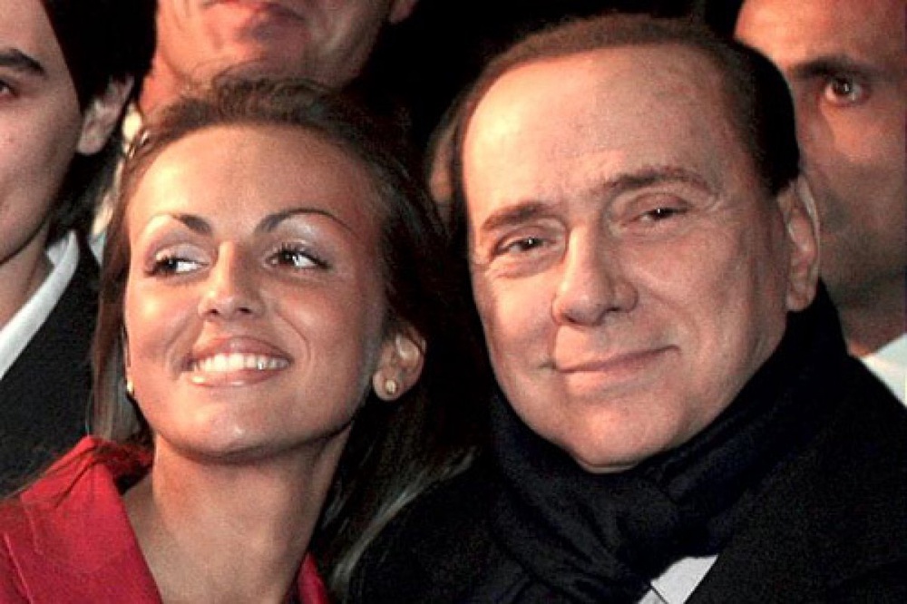 Франческа Паскале и Сильвио Берлускони. Фото с сайта eg.ru 