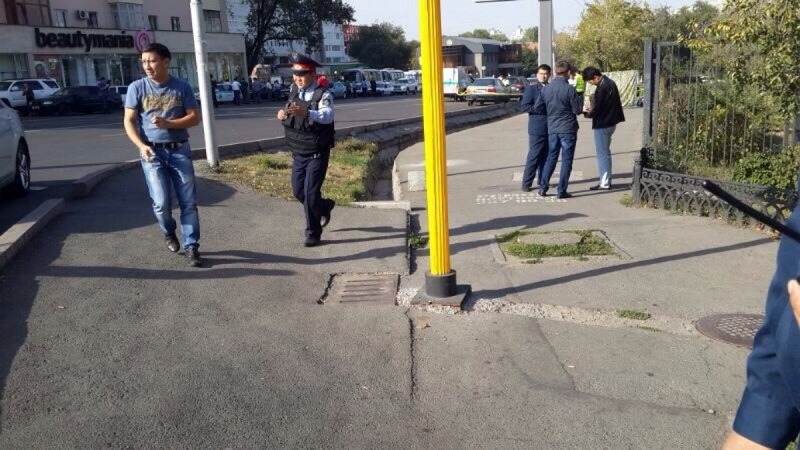 Нападение на инкассаторов в Алматы. Разбойное нападение на инкассаторов картинки. Загс нападение