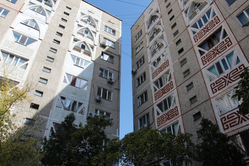 Дома 36 и 37 в микрорайоне "Алмагуль" в Алматы. Фото ©Алишер Ахметов