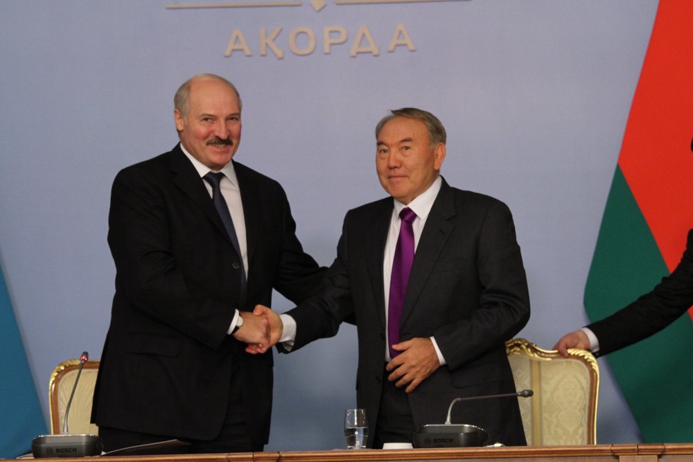 Президент Казахстана Нурсултан Назарбаев с президентом Беларуси Александром Лукашенко. Фото Марат Абилов©