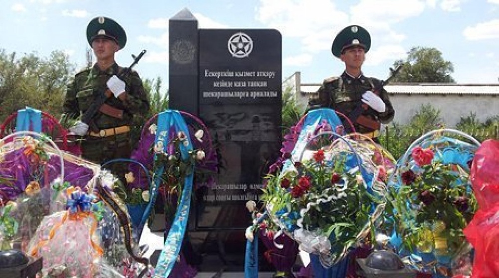 Памятник пограничникам, погибшим на заставе "Арканкерген". Фото ©СТВ программа "Панорама недели"