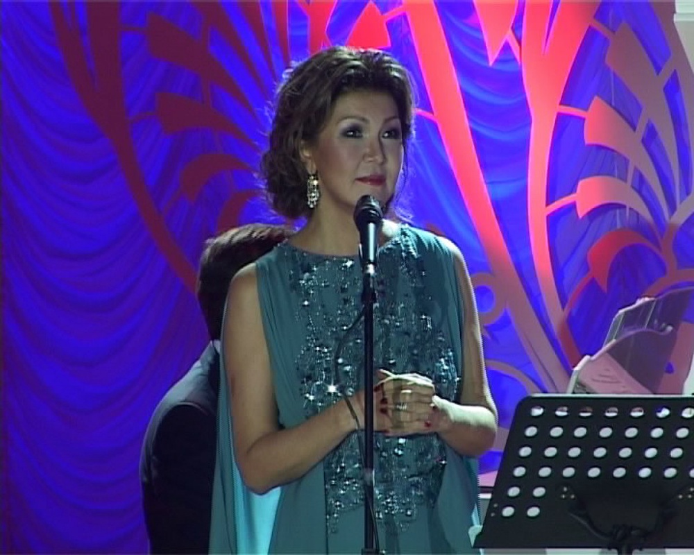Дарига Назарбаева на концерте в Костанае. Кадр телеканала alau.kz
