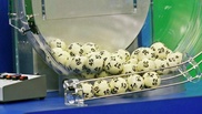 Астанчанин решил отдать матери выигрыш в полмиллиона долларов