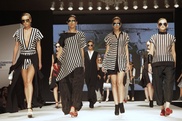 Наряд Beyonce для "Грэмми" представлен на Kazakhstan Fashion Week